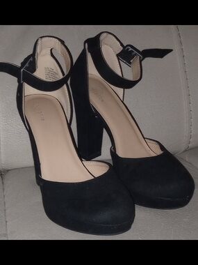 Women's Black Ankle-Strap Block Heel Pumps